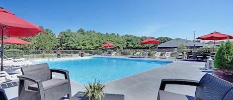 Piscine extérieure (ouverte en saison)