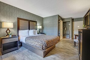 Desk, blackout drapes, iron/ironing board, free WiFi - Blue Creek Inn (Waretown)