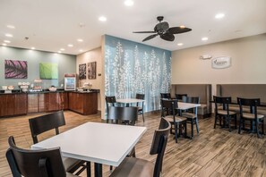 Desayuno completo incluido todos los días 