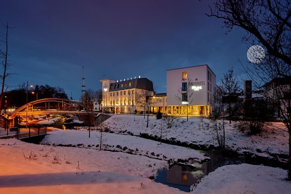 Fachada de la propiedad por la tarde o noche