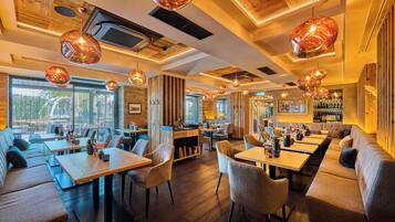 Mittagessen und Abendessen, regionale KĂŒche