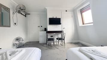 Standard Quadruple Room | Free WiFi, bed sheets
