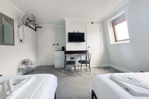 Standard Quadruple Room | Free WiFi, bed sheets