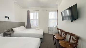 Chambre quadruple Standard | Accès au Wi-Fi (inclus), literie fournie