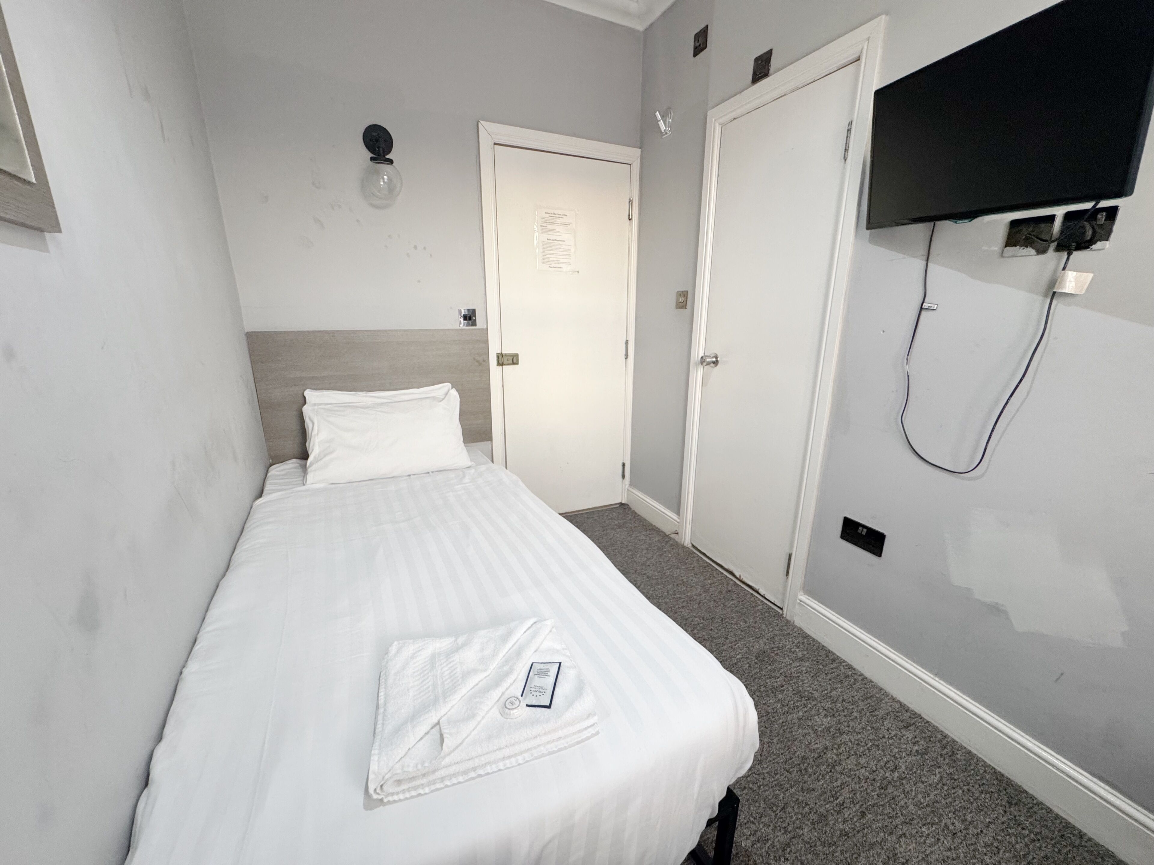 Standard Single Room | Free WiFi, bed sheets