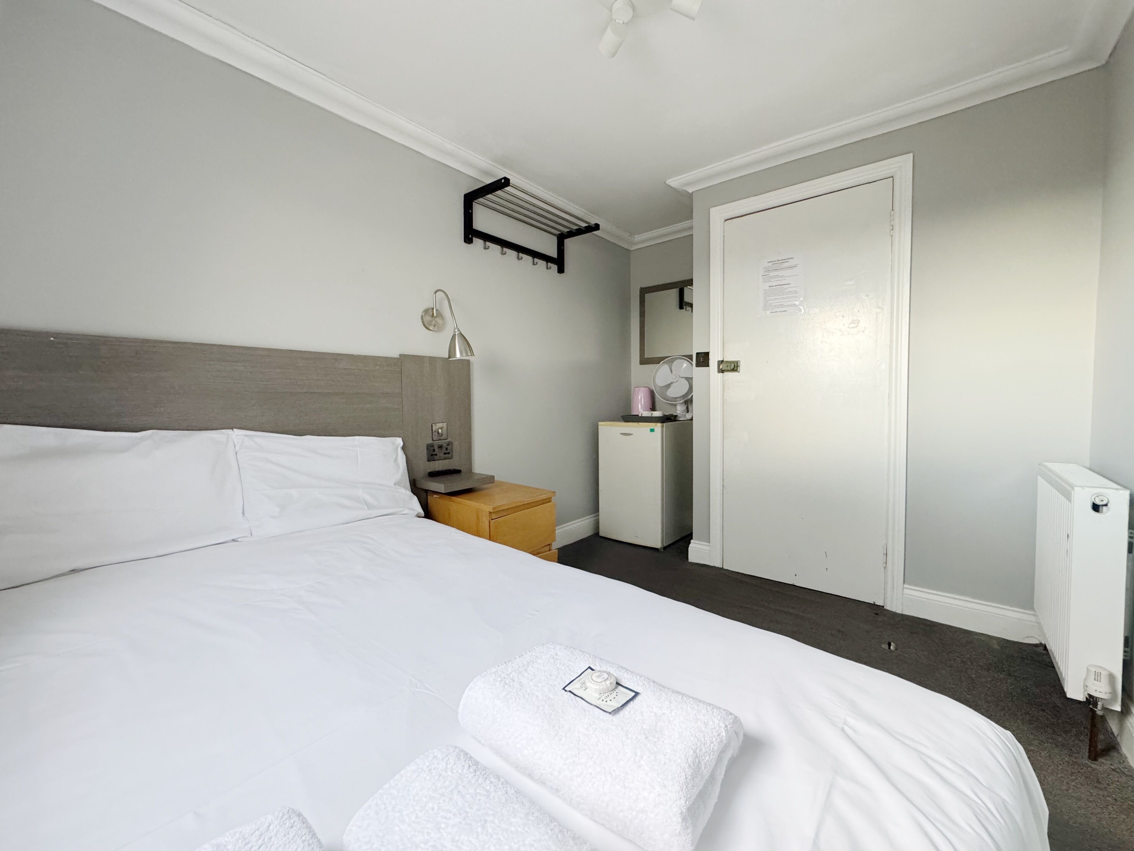 Kamar Double Standar | Wi-Fi gratis dan seprai linen