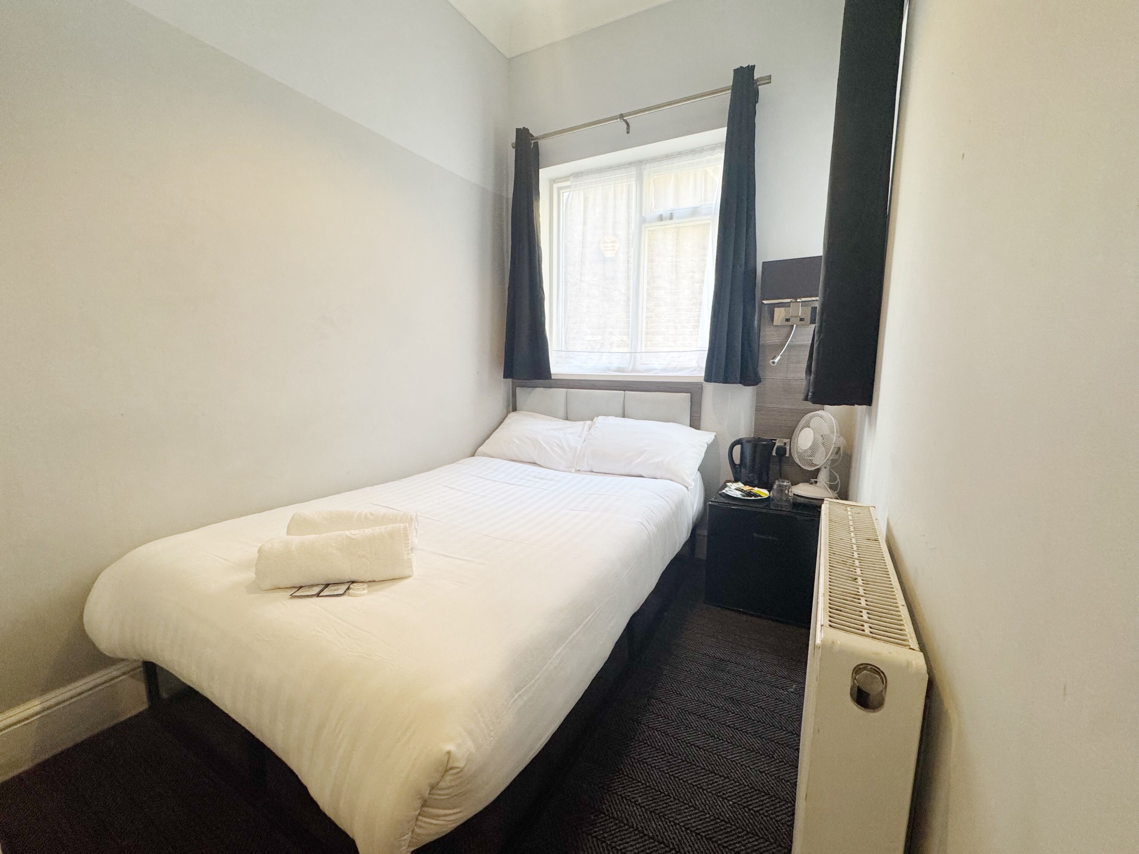 Standard Double Room | Free WiFi, bed sheets