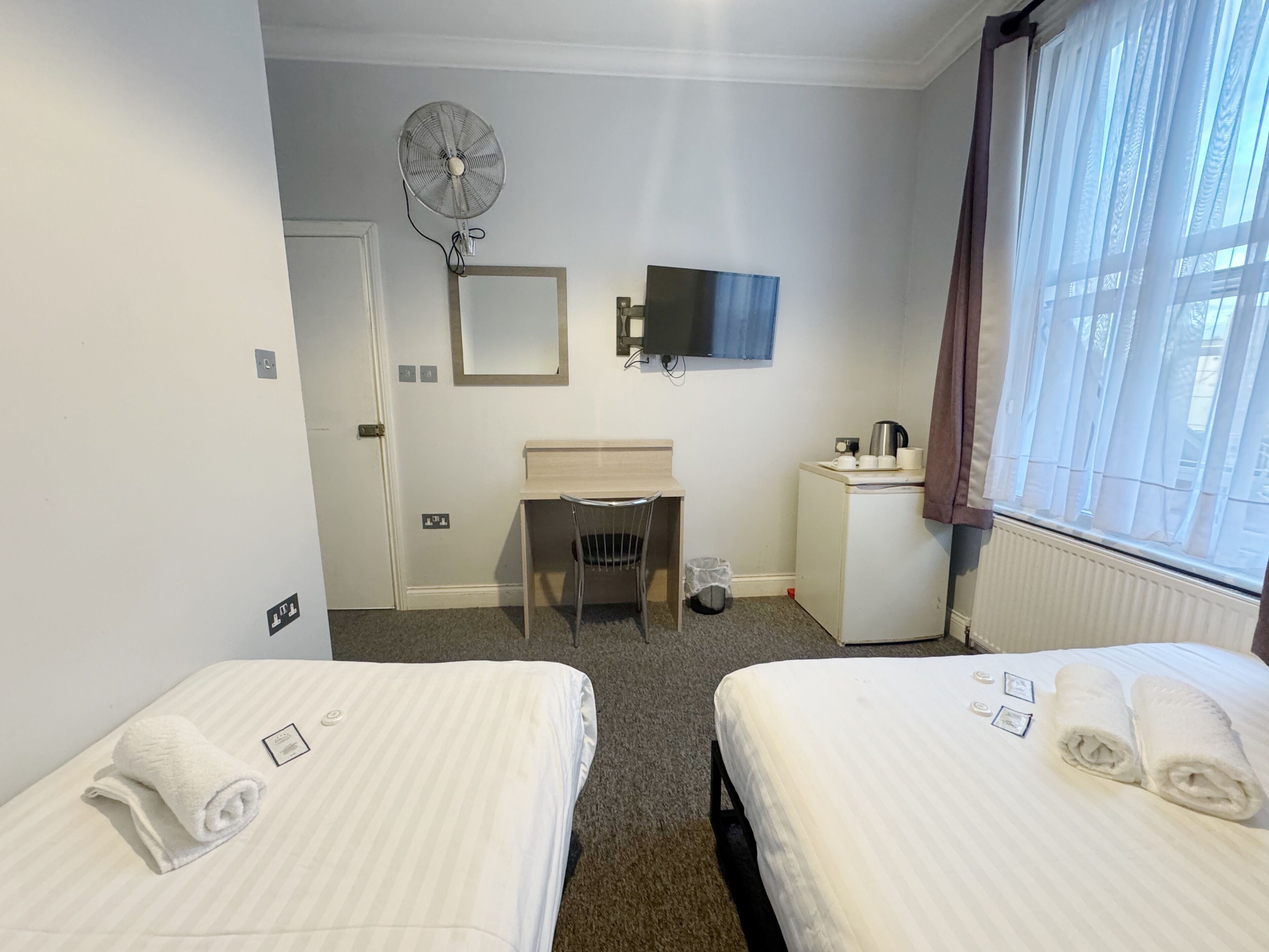Triple Room | Free WiFi, bed sheets