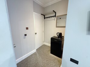 Triple Room | Free WiFi, bed sheets