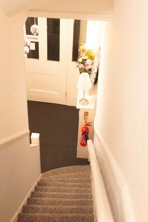 Interior - Plaza Hotel Hammersmith (London)