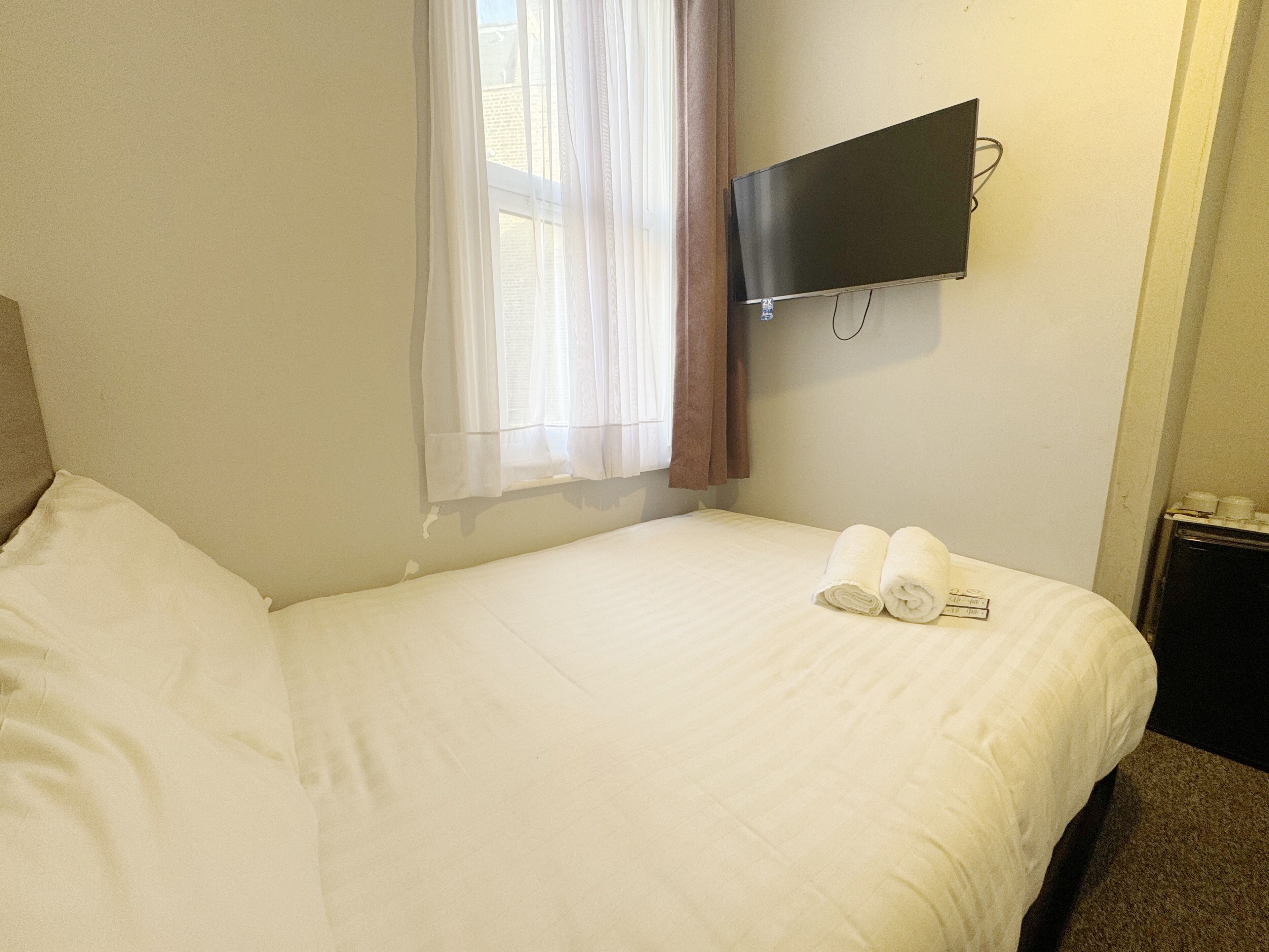 Standard Double Room | Free WiFi, bed sheets