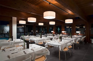 Breakfast, dinner served; international cuisine, al fresco dining