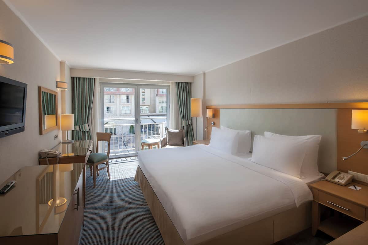 1 bedroom, premium bedding, minibar, desk
