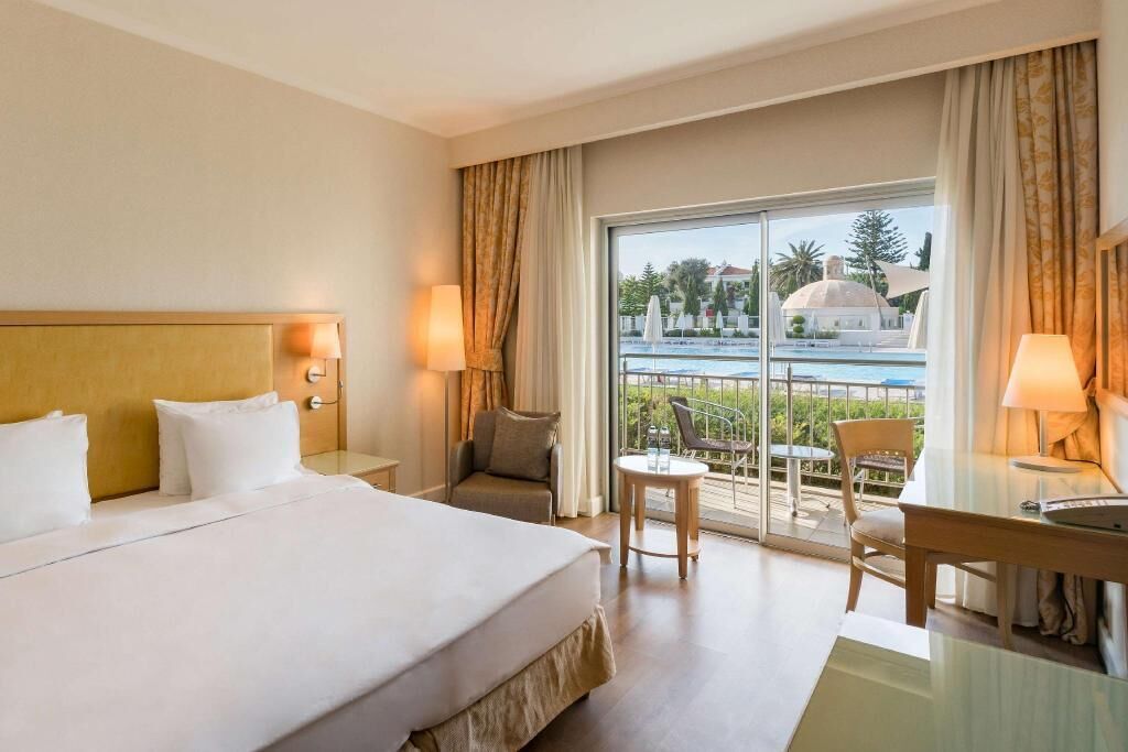 1 habitación, ropa de cama de alta calidad, minibar y escritorio 