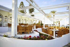 国际美食，泳池景观