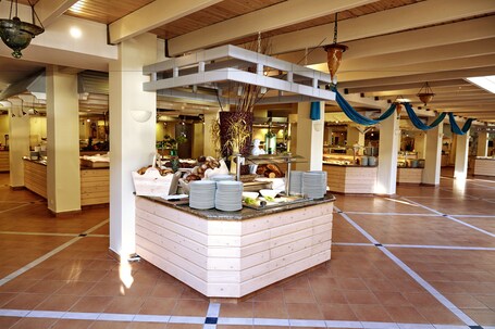 ROBINSON KYLLINI BEACH - view 2