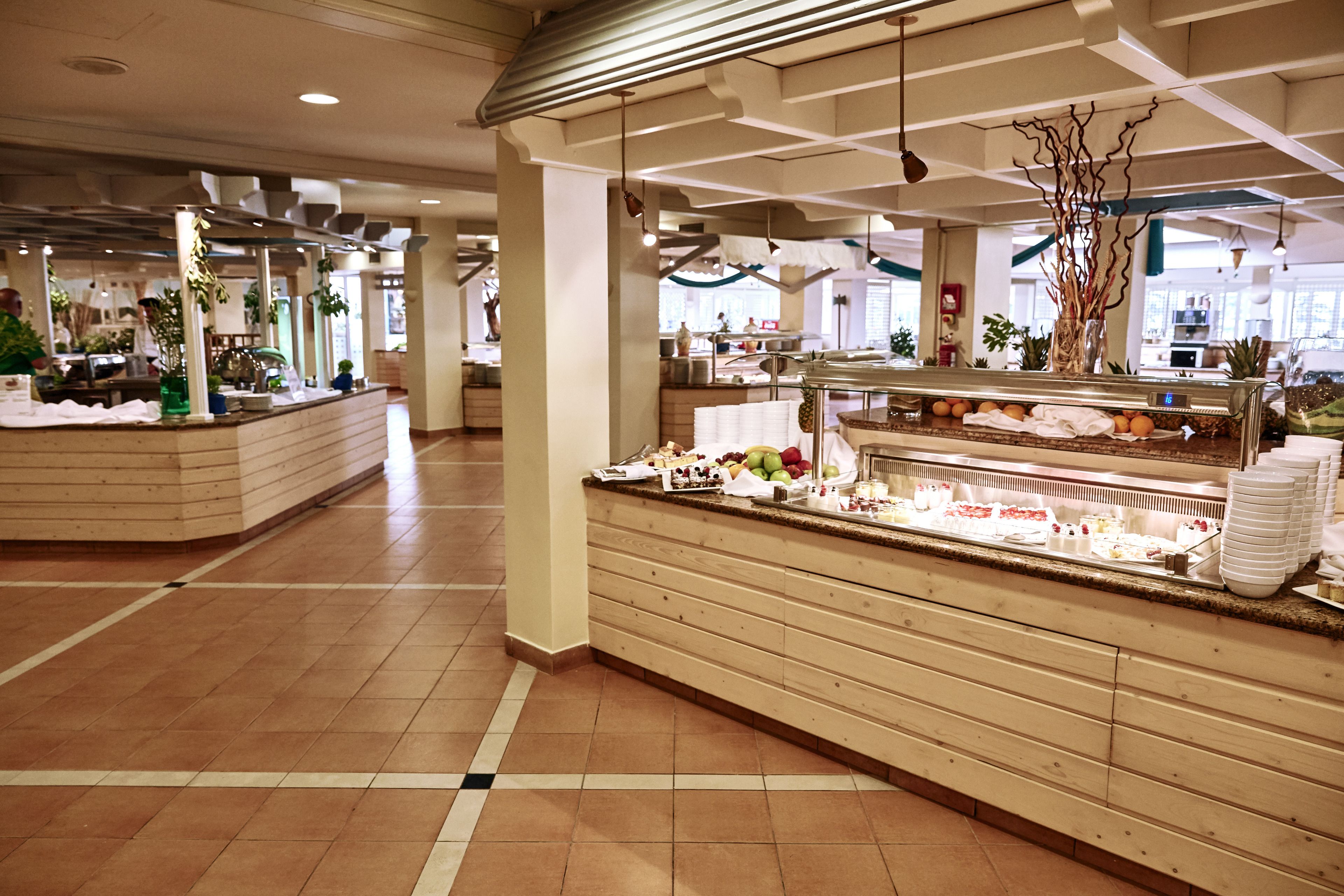 international cuisine, pool views