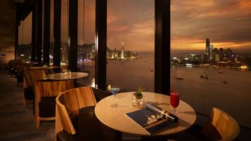 4 restaurantes, com serviço de café da manhã e almoço; culinária chinesa