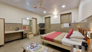 Quarto superluxo, 2 camas de solteiro | Roupas de cama premium, cofres nos quartos, escrivaninha