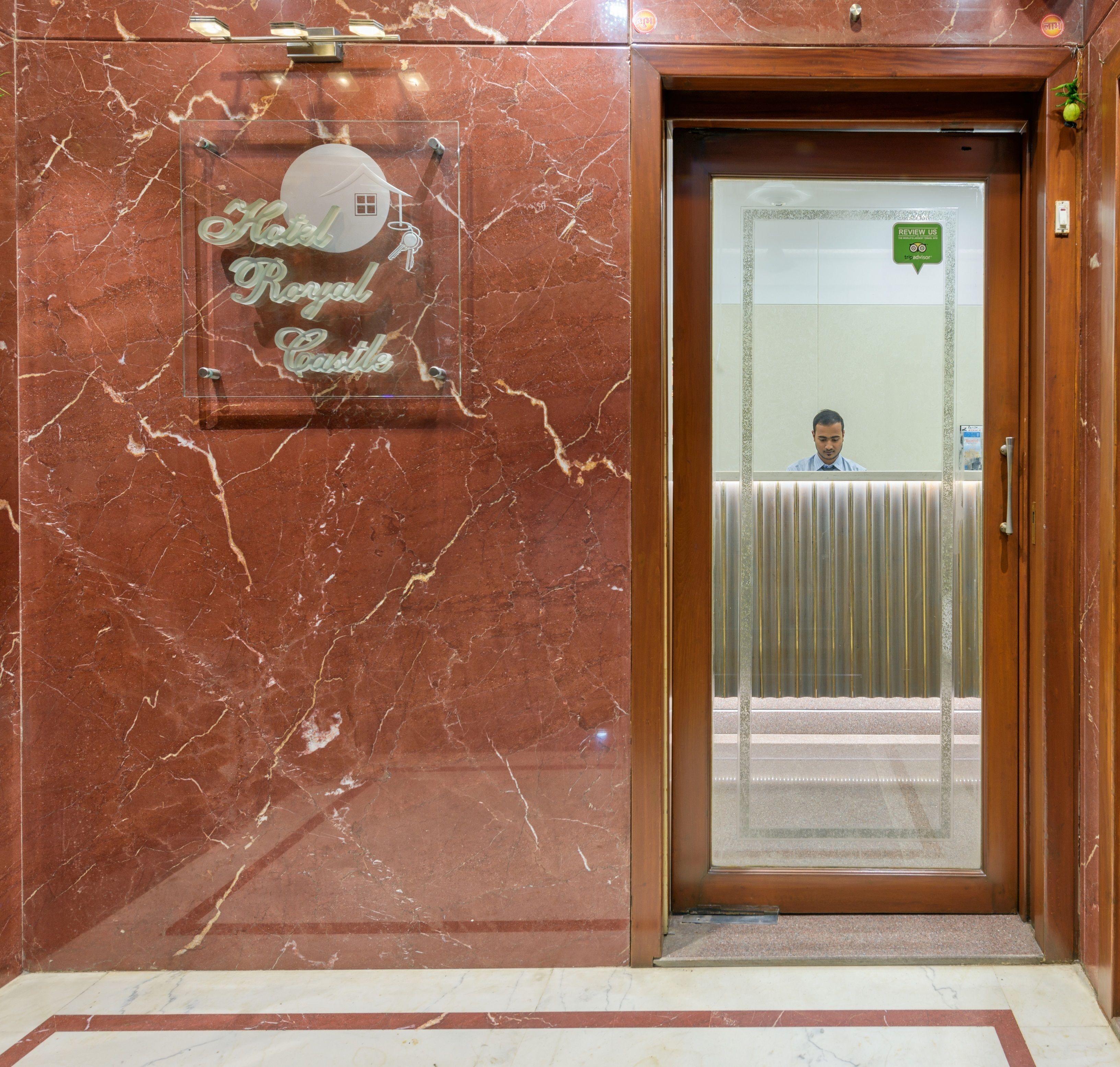 A marble wall with a sign reading "Royal Castle."