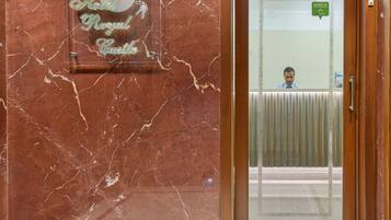 A marble wall with a sign reading "Royal Castle."