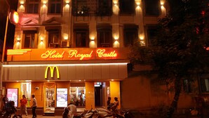 A hotel named 'Hotel Royal Castle' with a McDonald's sign below. - Hotel Royal Castle (Mumbai)