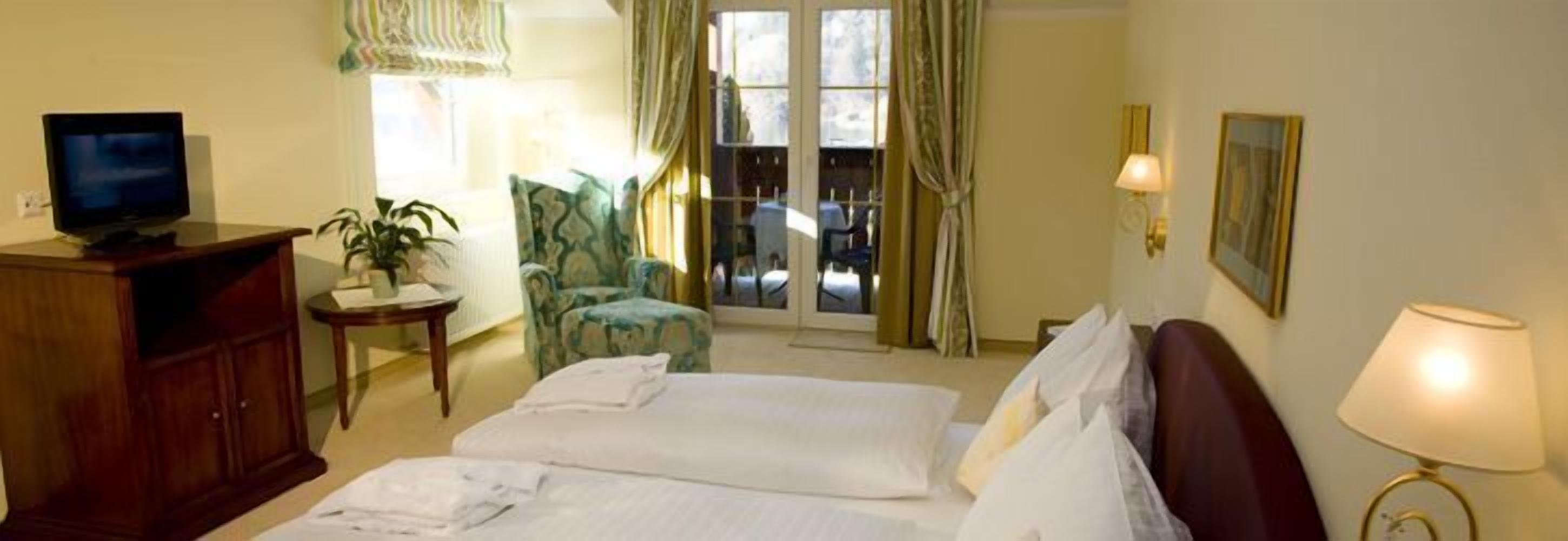 Literie de qualité supérieure, coffres-forts dans les chambres, bureau