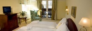 Premium bedding, in-room safe, desk, blackout drapes - Romantik Hotel Seefischer am See (Radenthein)