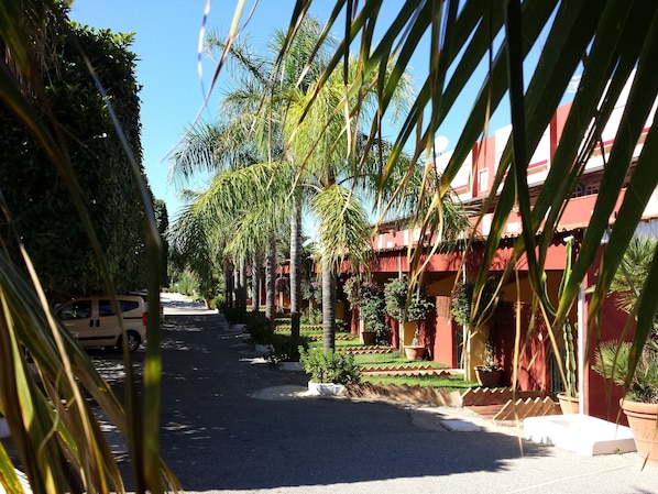 2 camere, una scrivania