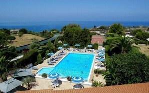 Outdoor pool - Residence Hotel Felix (Ricadi)