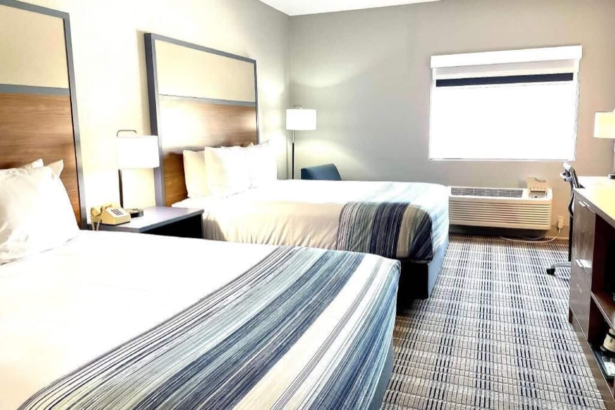 1 bedroom, desk, laptop workspace, blackout curtains