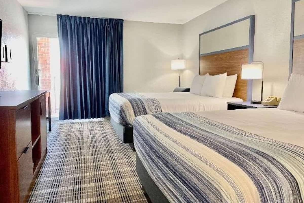 1 bedroom, desk, laptop workspace, blackout drapes