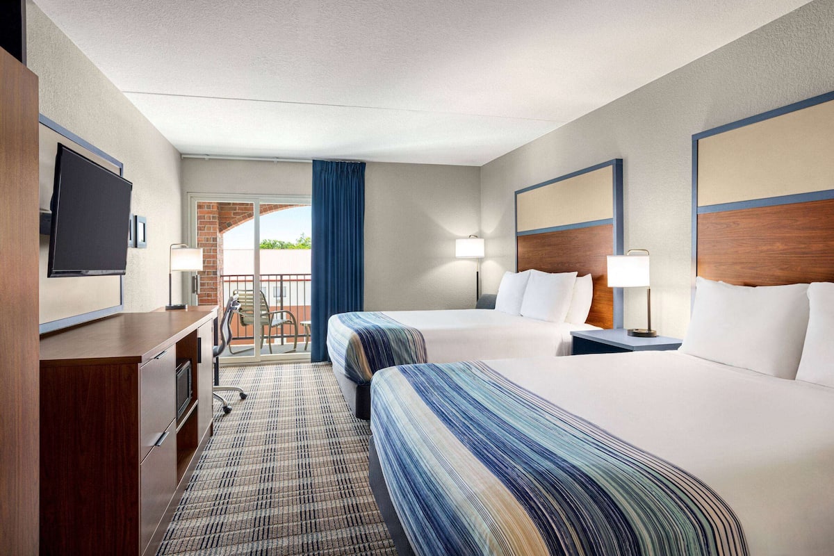 Deluxe Room, 2 Queen Beds, Non Smoking | 1 bedroom, desk, laptop workspace, blackout drapes