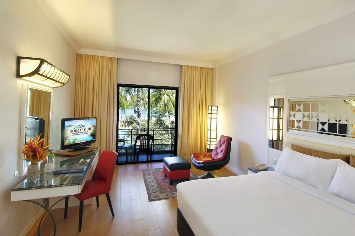 Minibar, in-room safe, desk, soundproofing