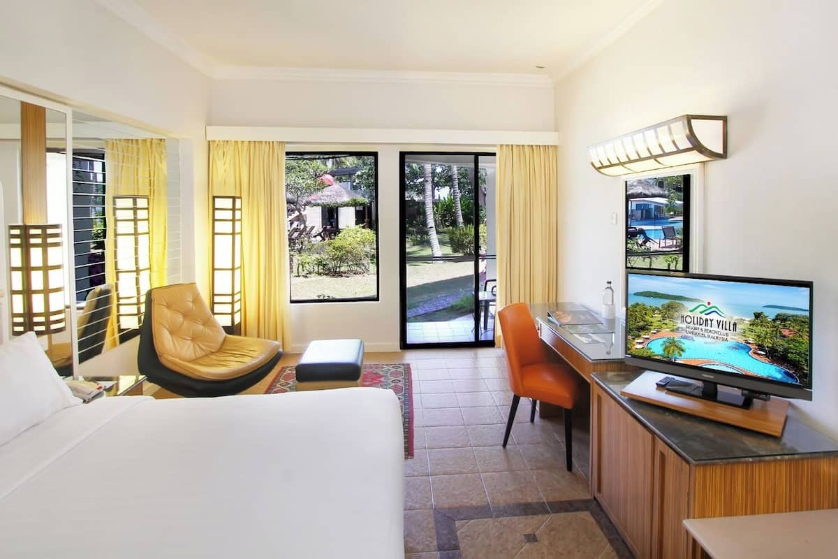 Minibar, in-room safe, desk, soundproofing