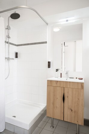 Shower, free toiletries, hair dryer, towels
