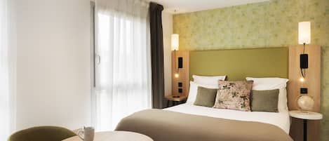 Desk, blackout drapes, free WiFi, bed sheets