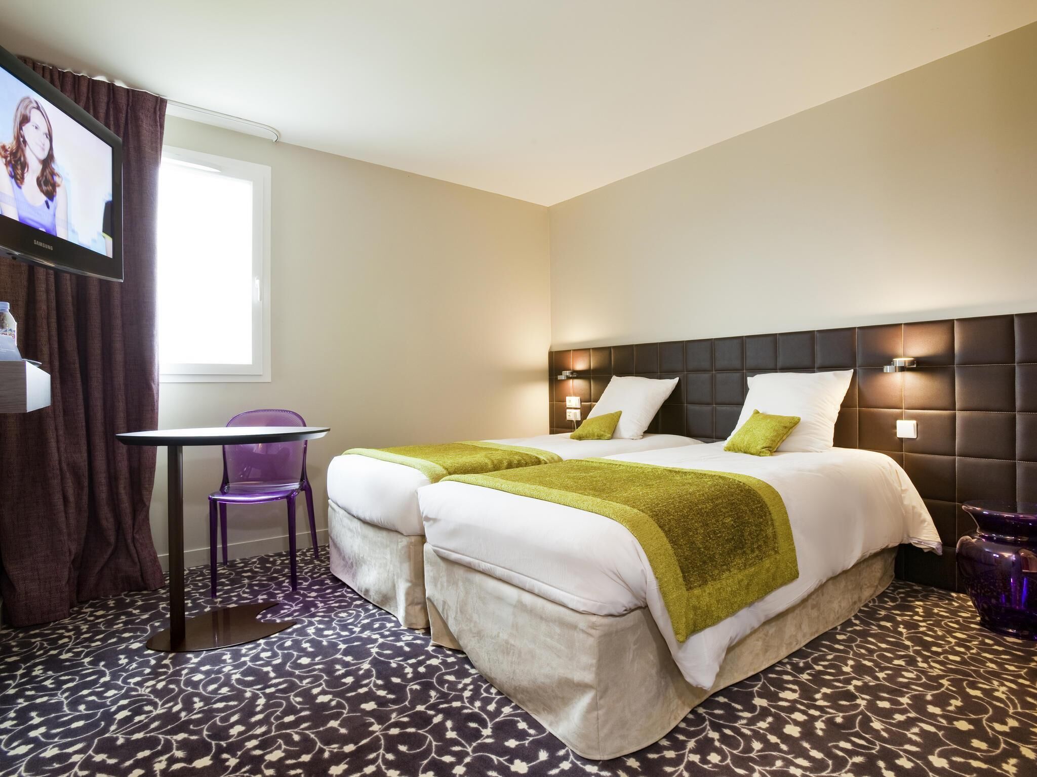 Standard Room, 2 Single Beds | In-room safe, soundproofing, iron/ironing board, free WiFi