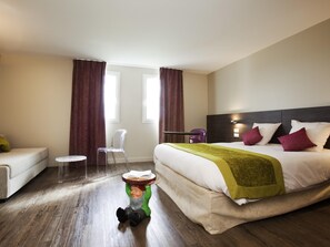 Standard Suite, 1 Double Bed with Sofa bed | In-room safe, soundproofing, iron/ironing board, free WiFi - ibis Styles Compiegne (Jaux)