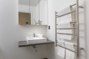 商務開放式客房 | 浴室 | 環保梳洗用品、風筒、提供毛巾、番梘