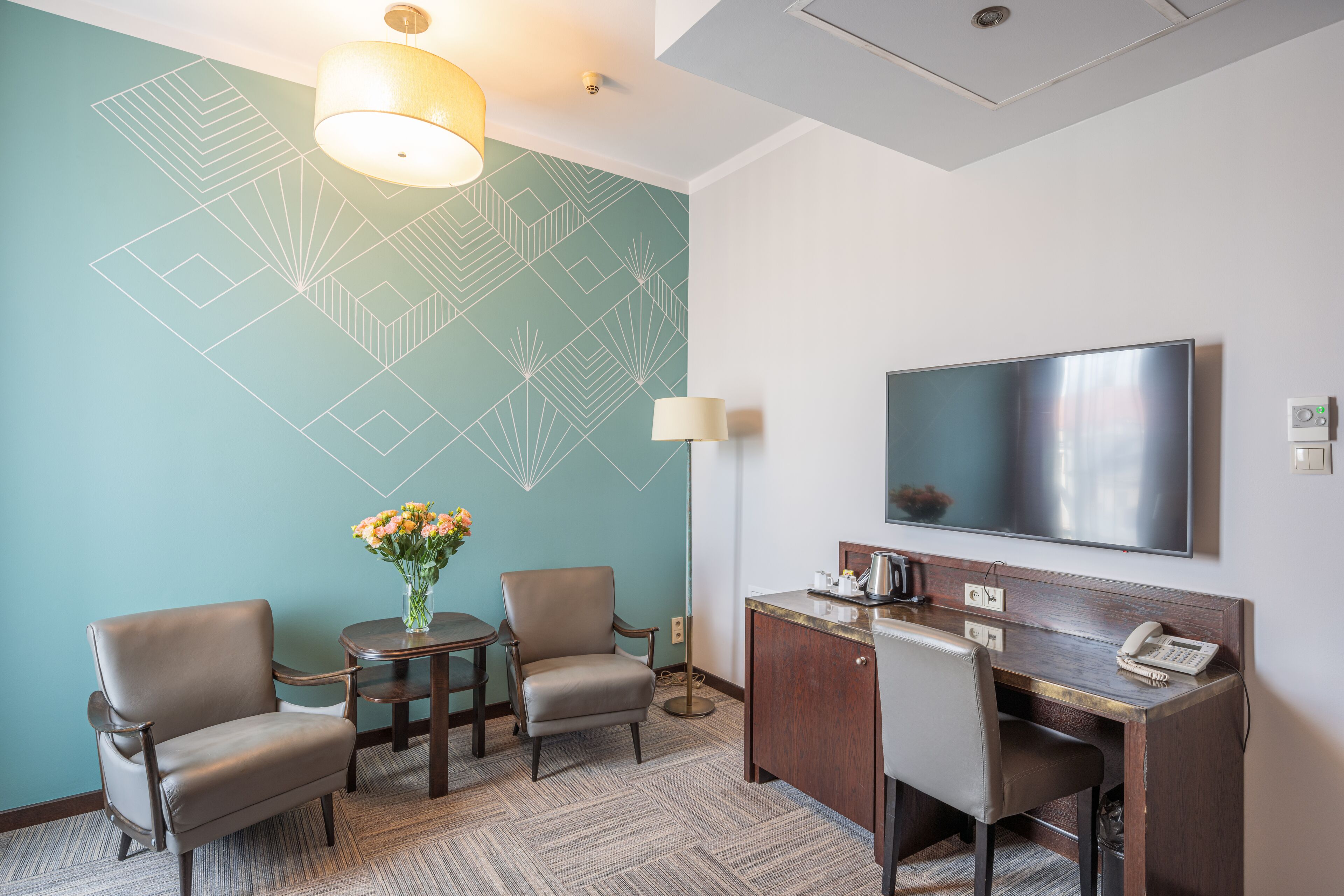 suite, 1 bedroom | living room | lcd tv