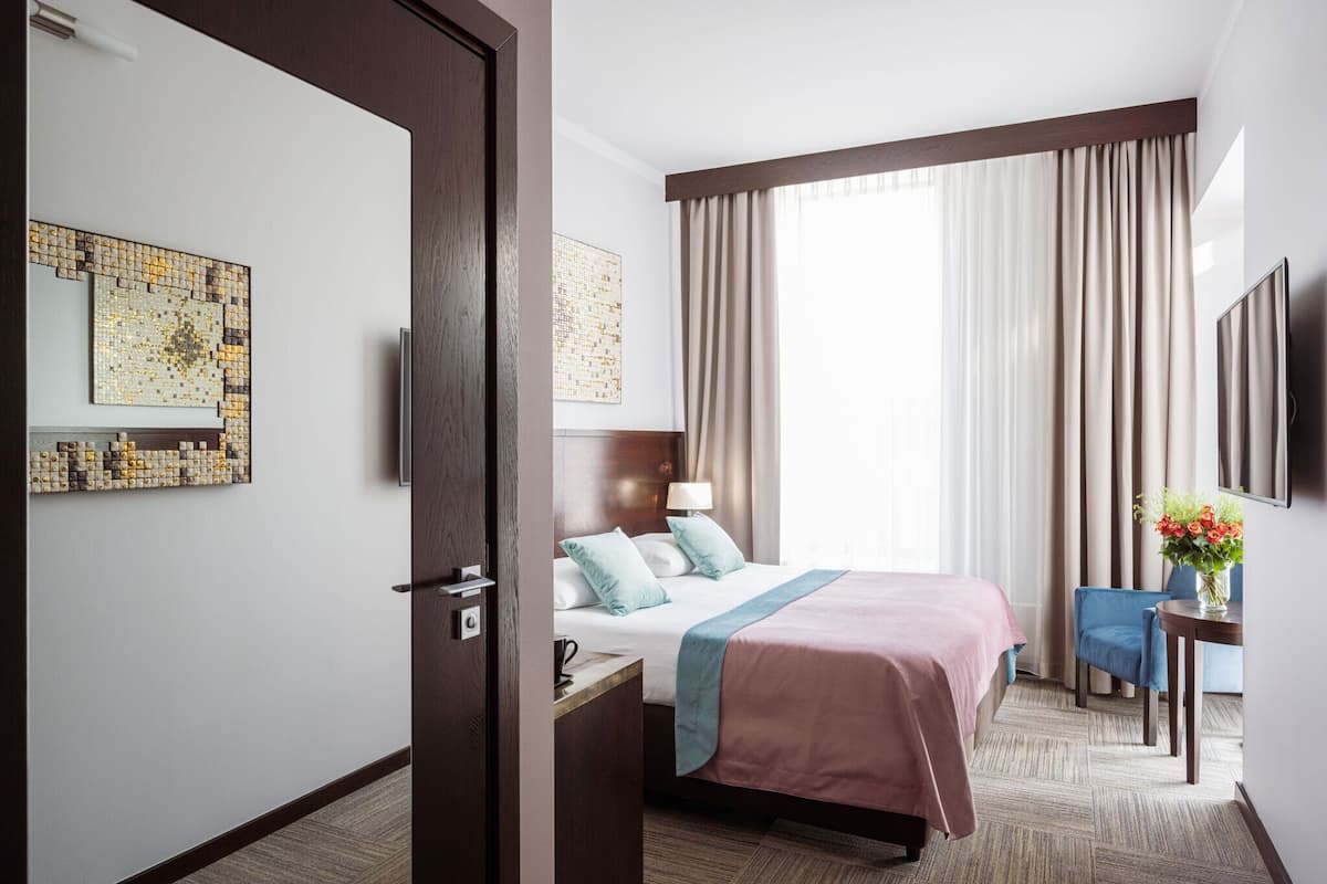 In-room safe, desk, soundproofing, iron/ironing board (on request)