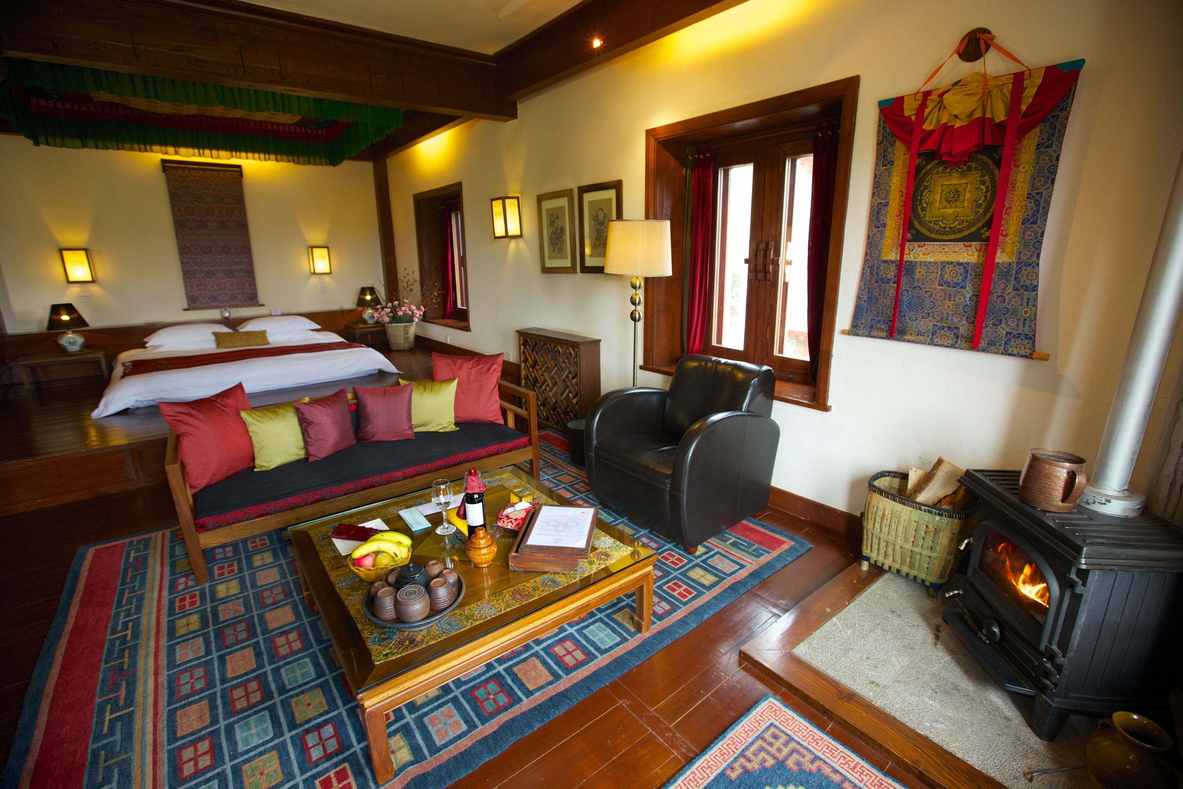 Junior Suite, 1 King Bed | In-room dining