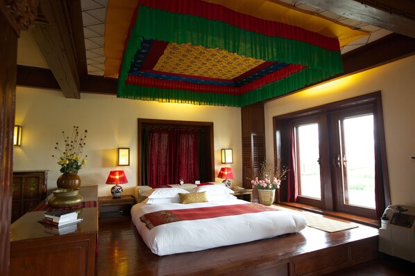 Superior-sviitti, 1 suuri parisänky | Allergiatestatut vuodevaatteet, untuvapeitot