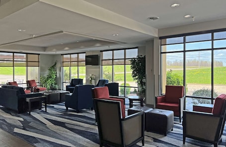 Lobby. Comfort Suites Jackson-Cape Girardeau