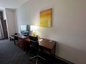 1 bedroom, desk, iron/ironing board, free WiFi - Comfort Suites Jackson-Cape Girardeau (Jackson)