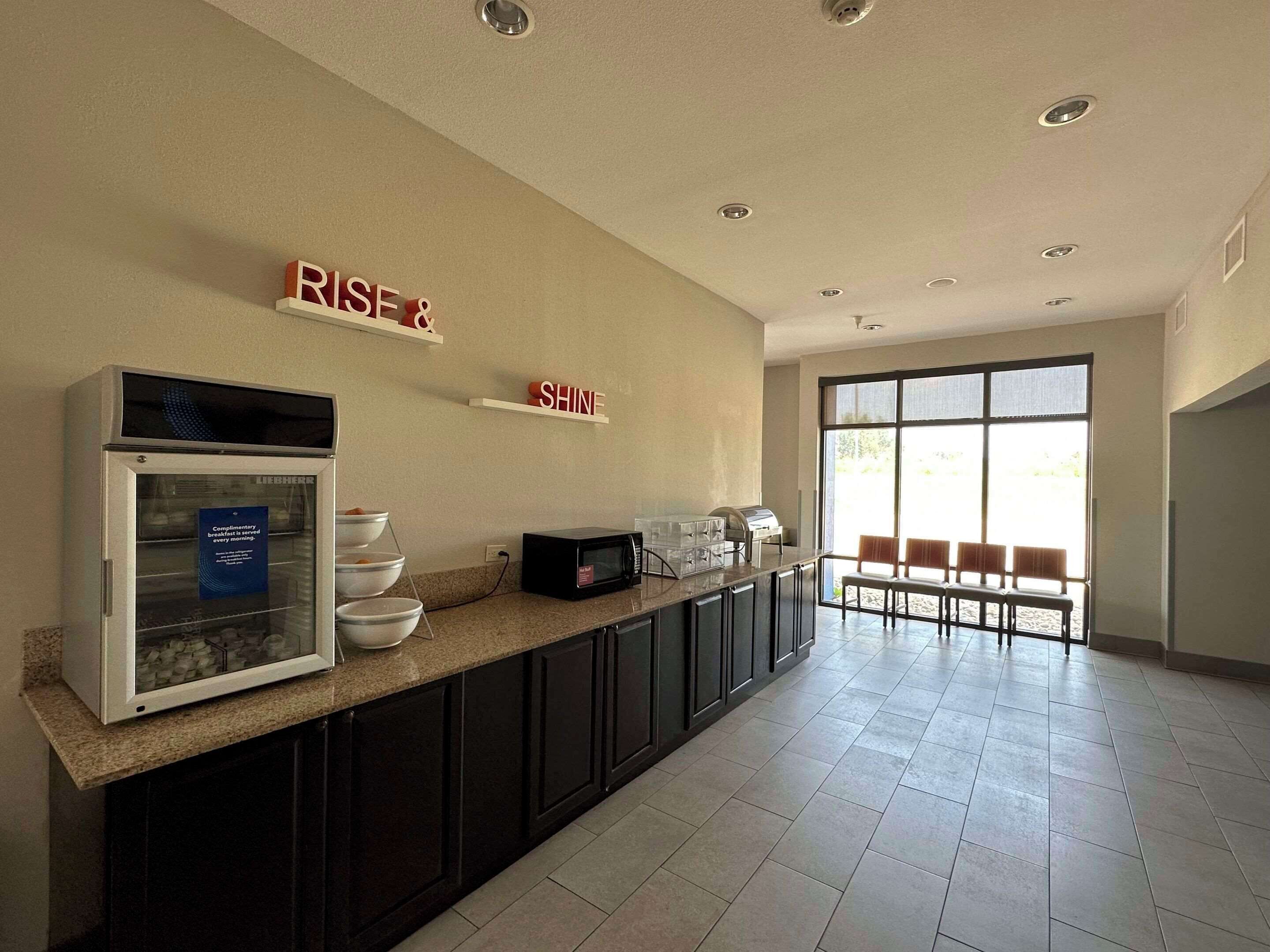 free buffet breakfast