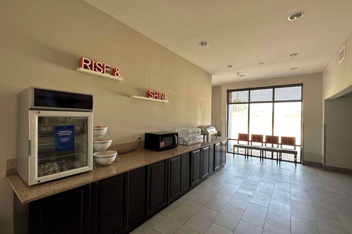 free buffet breakfast