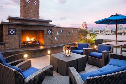 市中心万豪长海滩酒店