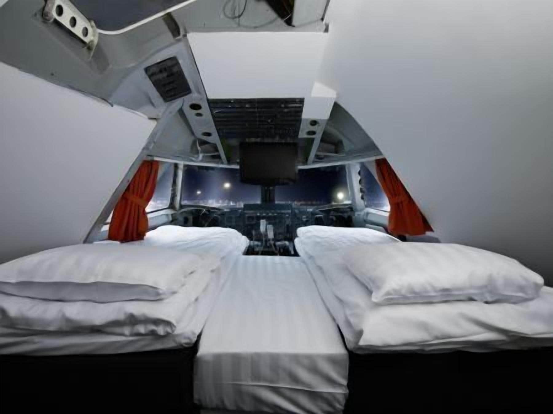 Suite Confort (Cockpit) | Ropa de cama de alta calidad, camas con pillow-top y cortinas blackout 